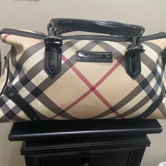 Burberry - Picture 1 of 8